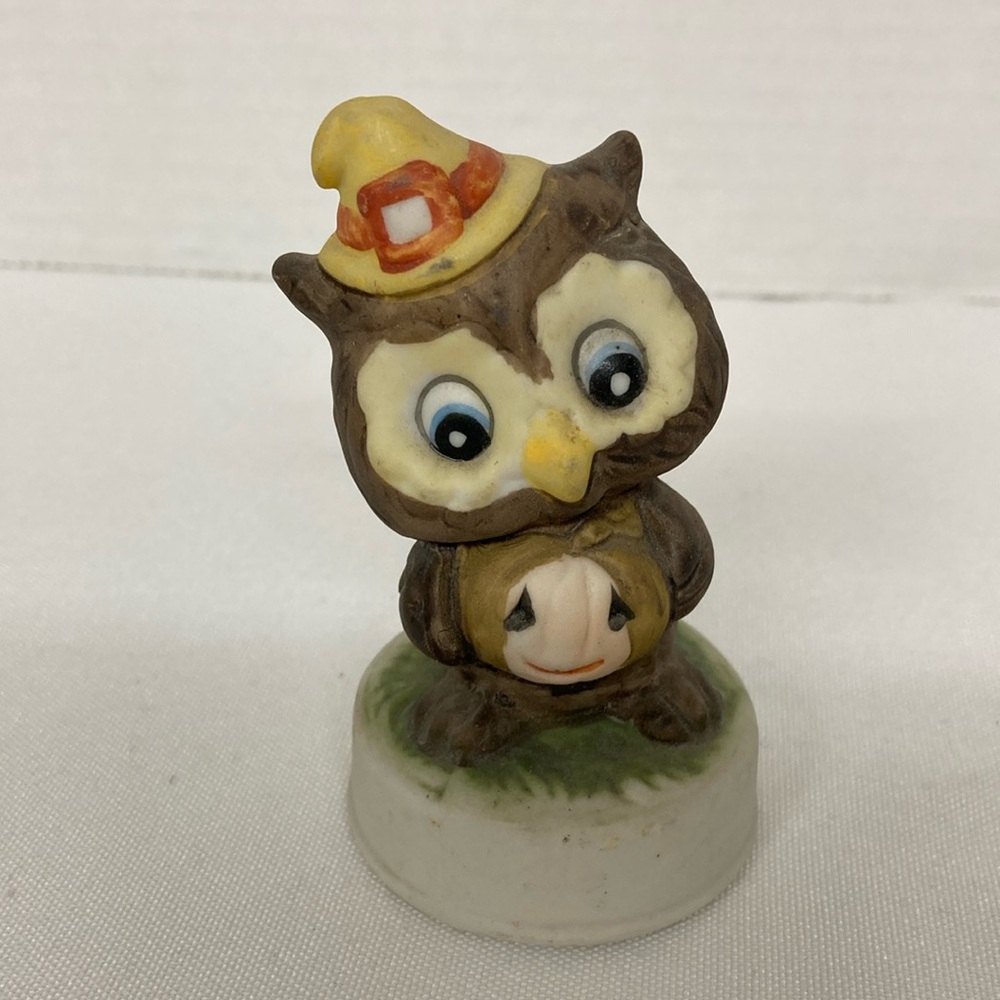 Halloween Owl Witch Holding Spooky Pumpkin Jack O Lantern Figurine Porcelain Vtg